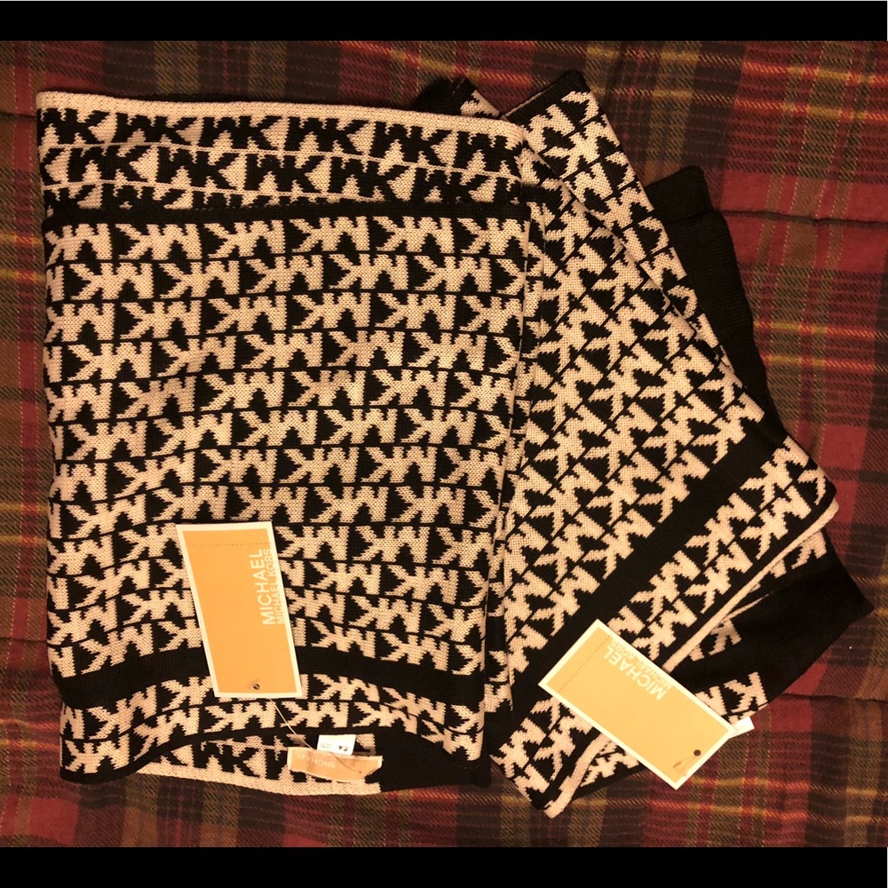 Micheal Kors Scarfs